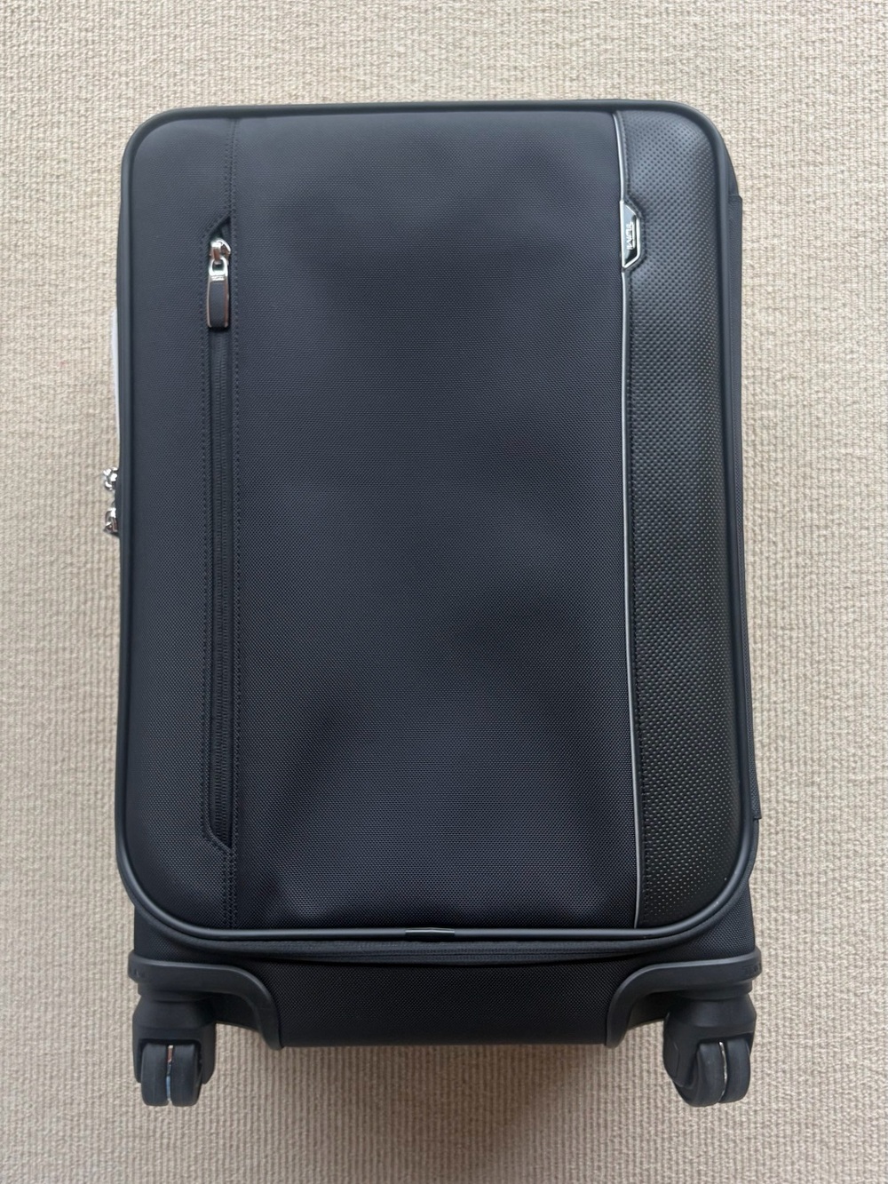 TUMI Arrivé International Dual Access Carry-On Spinner